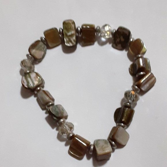 Vintage beachy natural tones shells beads stretch bracelet - Picture 1 of 2
